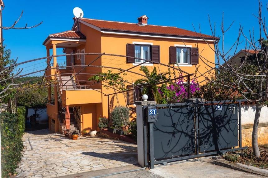 Apartments Ellen Банджоле Экстерьер фото